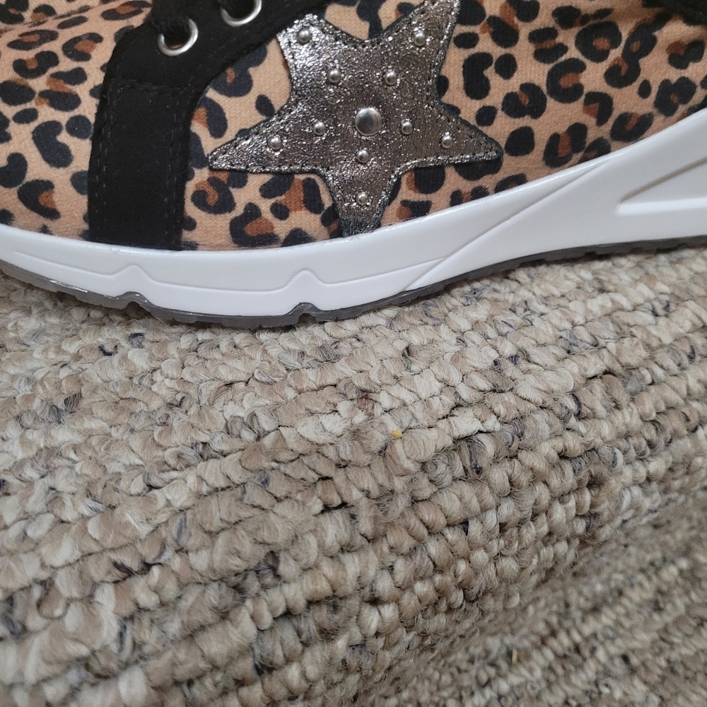 NWT Myra Leather Star Sneakers - Picture 8 of 8